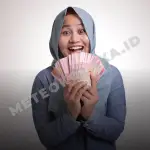 Jangan asal percaya label "syariah" tanpa bukti! Ini 7 pinjol syariah legal OJK 2026 yang benar-benar tersertifikasi DSN-MUI. Simak reviewnya!